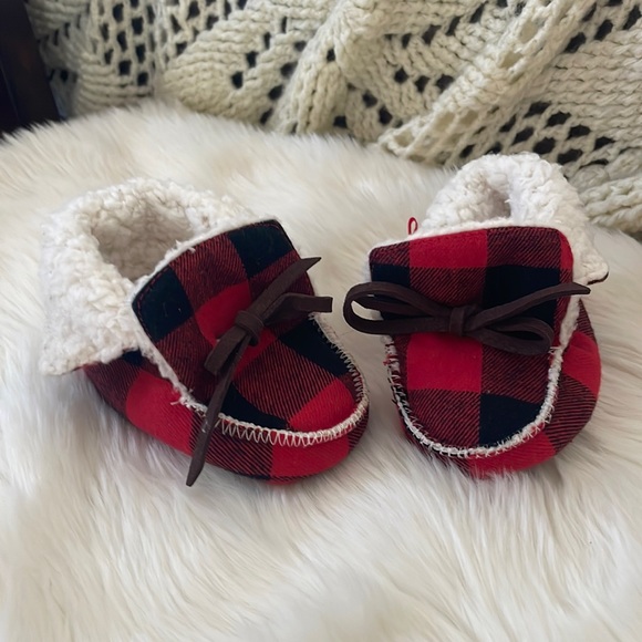 Mud Pie Red Checker Buffalo Plaid Print Soft Sole Slippers Infant Shoes Booties - Picture 1 of 4